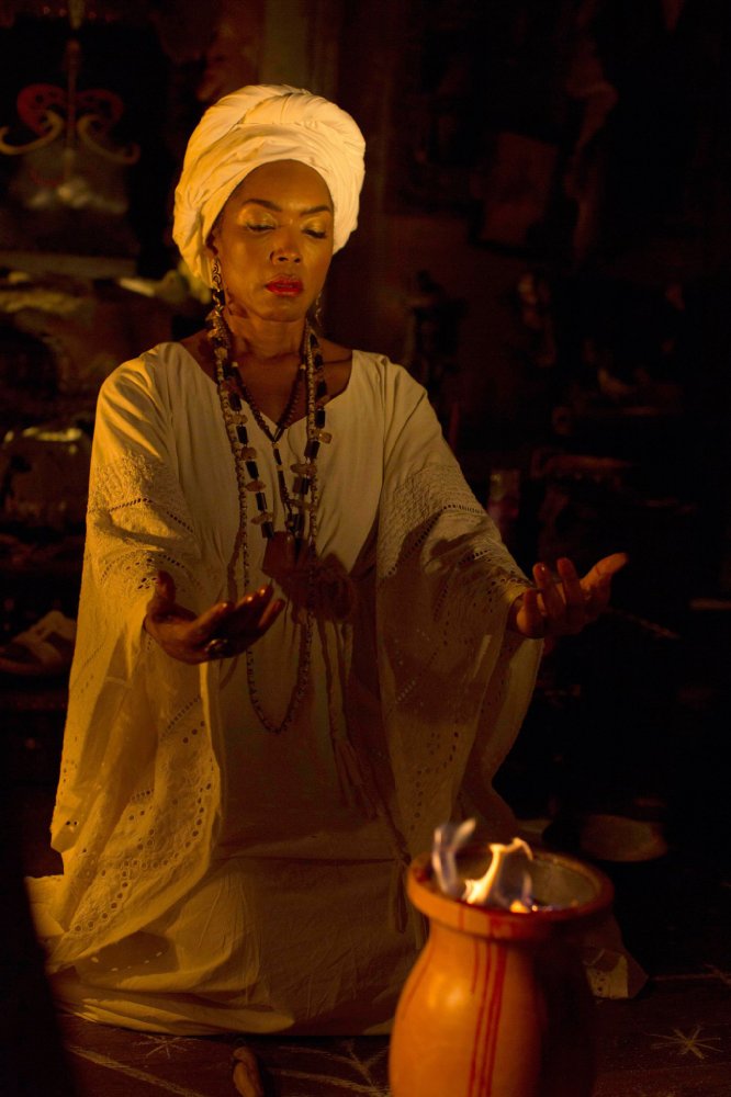 Angela Bassett