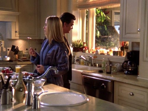 Kelly Rowan