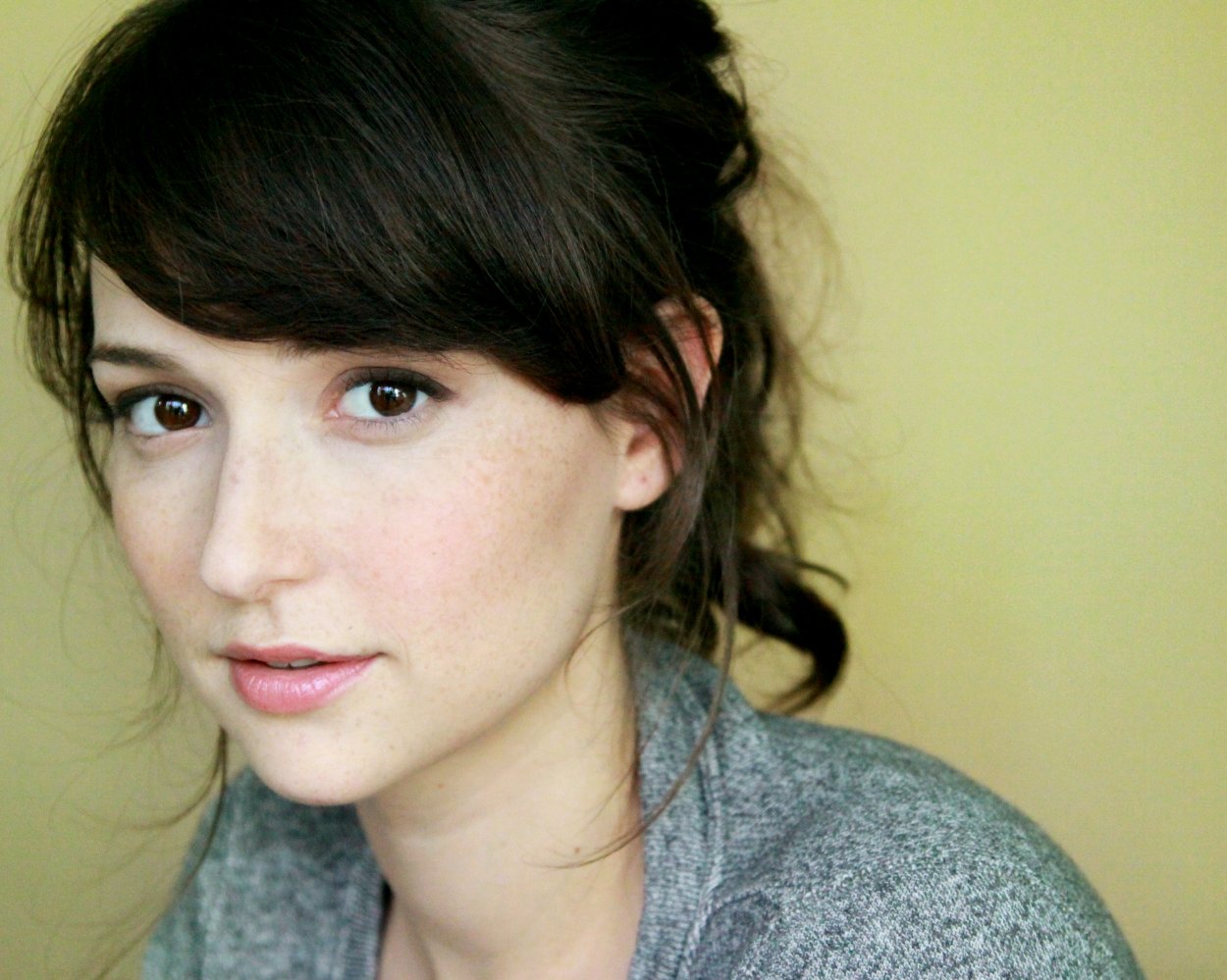 Milana Vayntrub