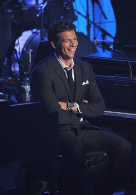 Himself - Judge, Musical Guest, Himself - Mentor, Himself - Musical Guest