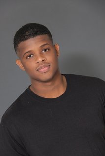 Xavier Shelton
