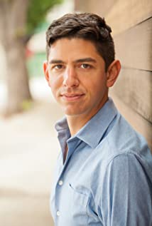 Izzy Ezagui