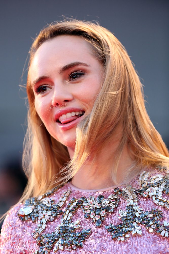 Suki Waterhouse