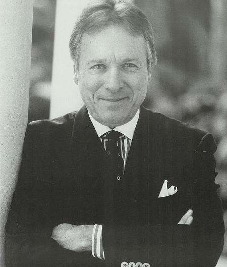 Greg Mullavey
