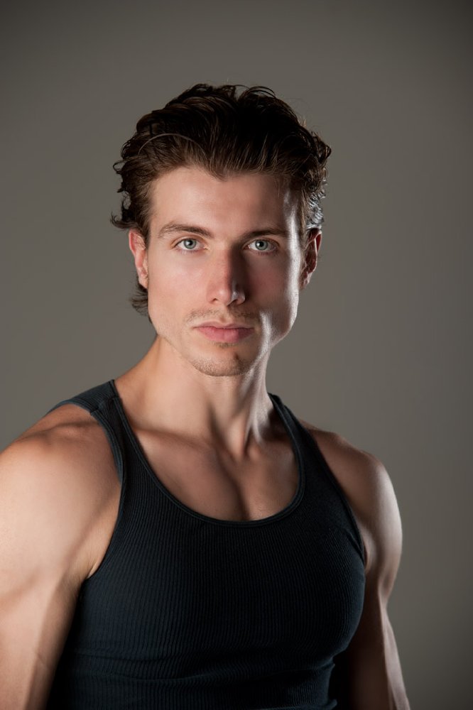 Zak Tomic