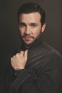 Gil McKinney